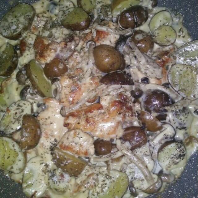 

CREAMY MUSHROOM CHICKEN