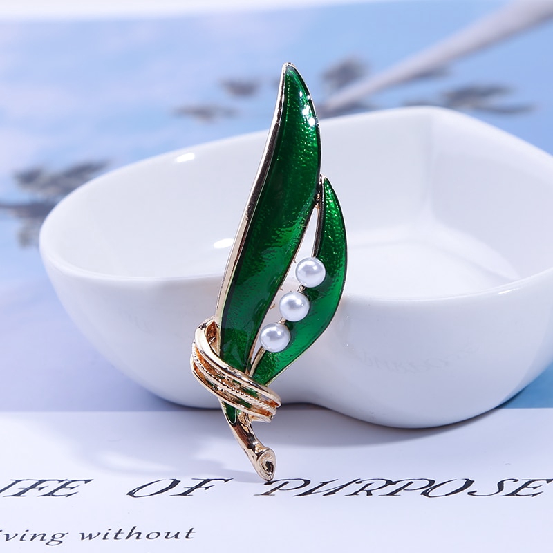 Bros Pin Enamel Bentuk Bunga Lily Warna Hijau Untuk Wanita