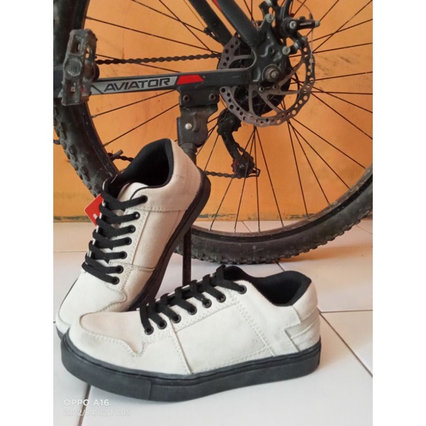 sepatu gowes MTB BMX dowenhill