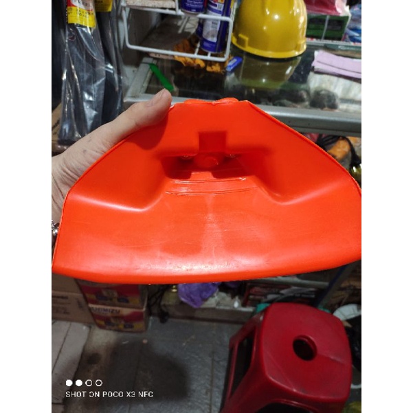 Tameng Pelindung Pisau/ Safety Guard 328 Mesin Potong Rumput Gendong (orange)