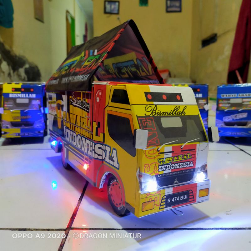 miniatur truk oleng tawakal merah
