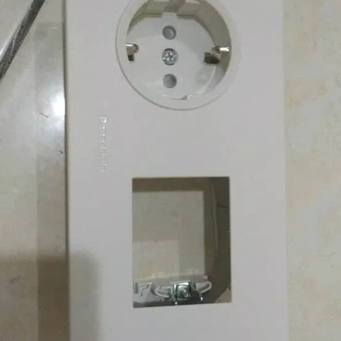 Panasonic Stop kontak 2 Gang Style Putih