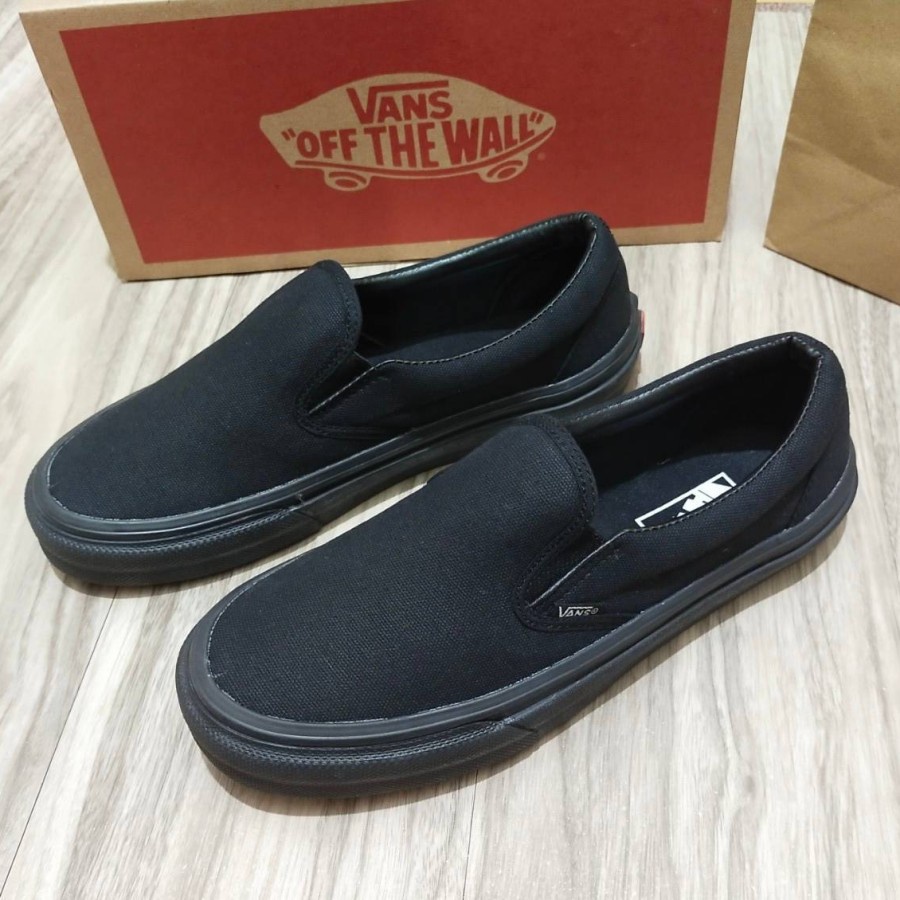 Sepatu Pria Slip On Full Black Classic Sepatu Sekolah Skate Sepatu Casual Sneakers Pria Hitam Polos Authentic Sneakers Vans Old Skool Murah Sepatu Wanita Premium Sepatu Kerja Slop / Sepatu Couple Hitam Classic