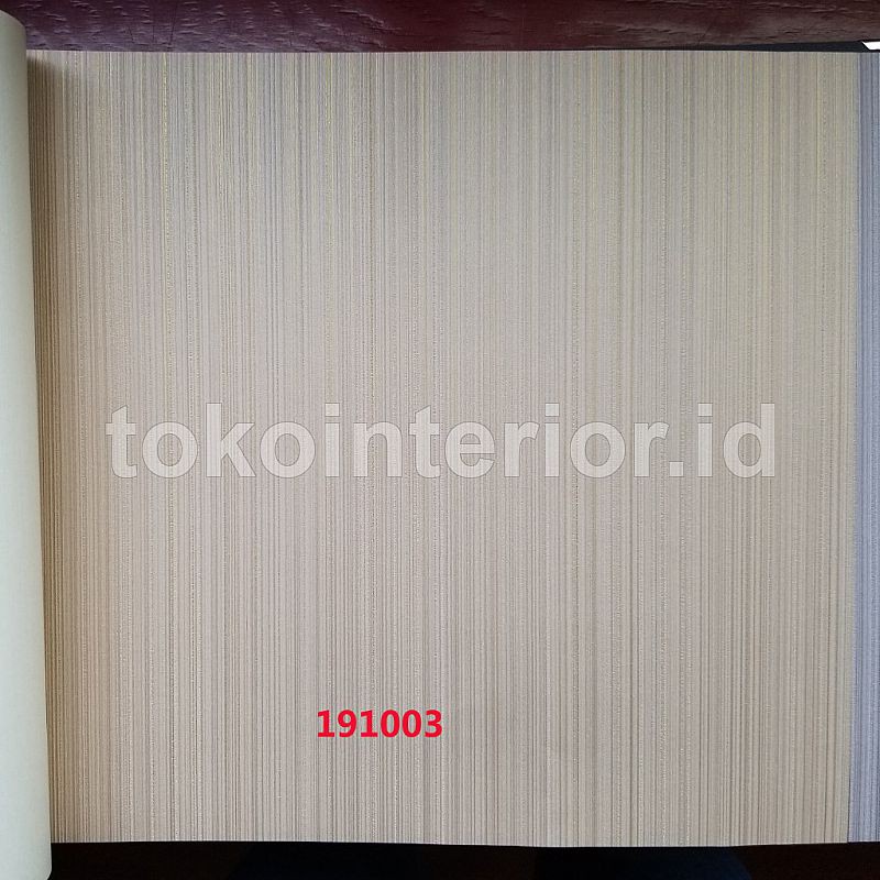 Wallpaper Dinding Motif Garis-Garis Vertikal Halus Simple