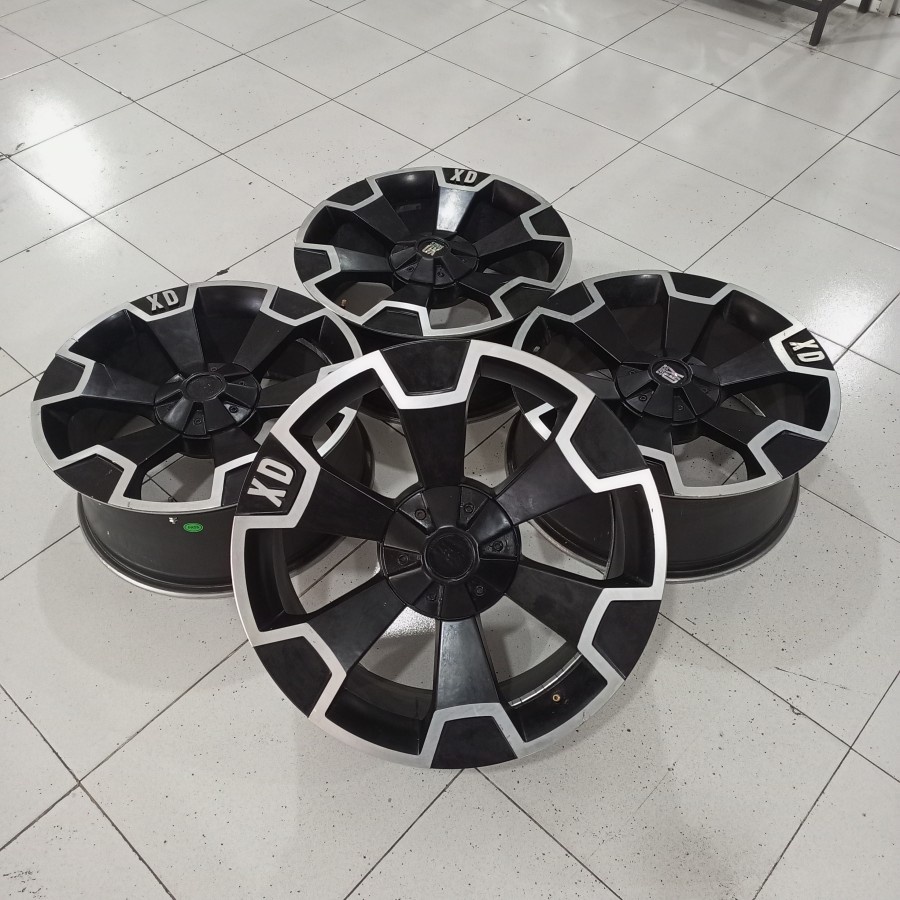 Velg mobil bekas ring 20 lubang 6 XD SERIES R20X8,5 6X139 ET25 untuk pajero fortuner dll