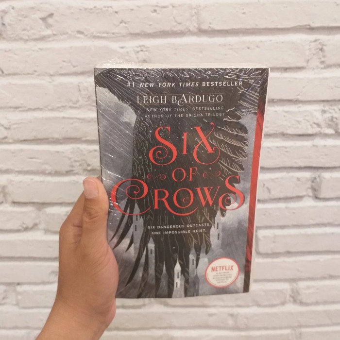 

MUST HAVE!! SIX OF CROWS BY LEIGH BARDUGO TERMURAH