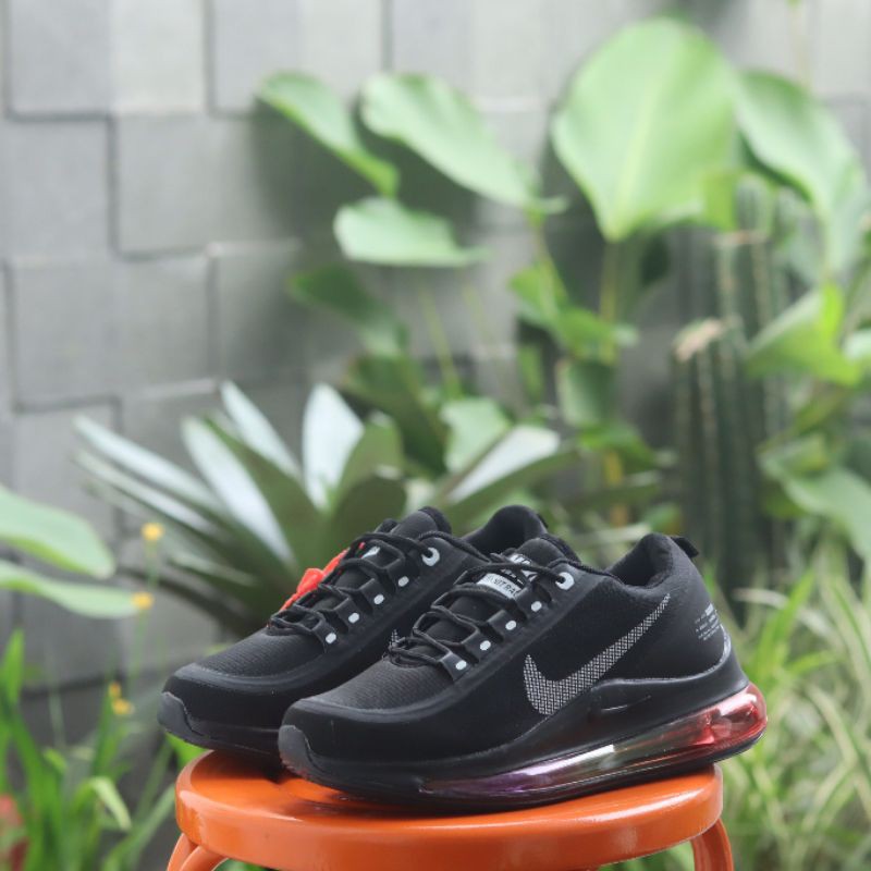 SEPATU SNEAKER WANITA NIKE AIR MAX 720 SHIELD SIZE 36-40
