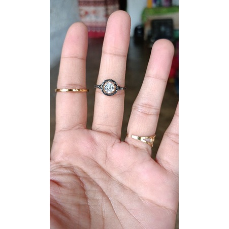 Cincin Wynn,(semi diamond Eropa) Tidak luntur,kusam sikat pake odol ya,Aman dipake mandi/sehari hari