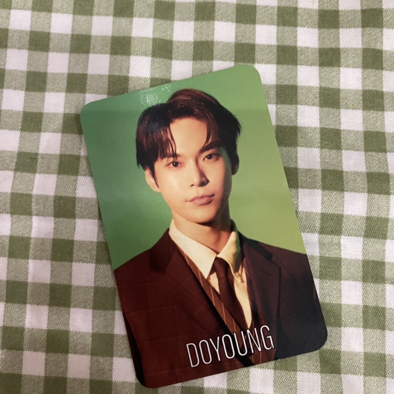 Doyoung loveholic B2 ver