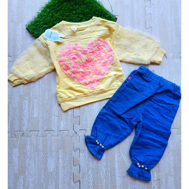 SETELAN CELANA JEANS MUTIARA ANAK PEREMPUAN IMPORT 1-5 TAHUN LENGAN PANJANG / SETELAN ANAK CEWEK IMPORT CELANA JEANS CUTBRAY MUTIARA + SWEATER BUNGA FLOWER LOVE