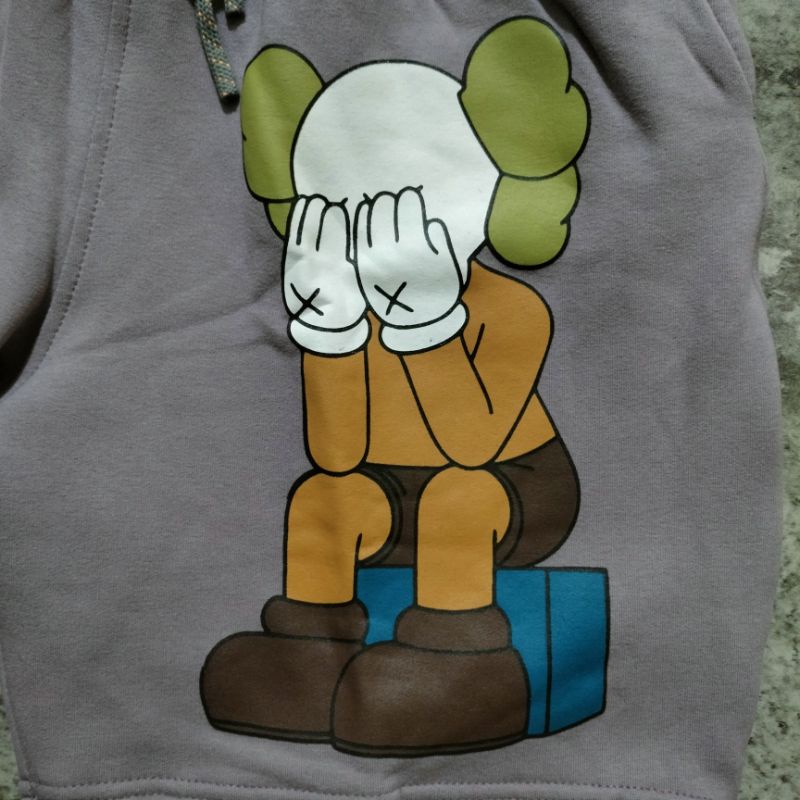 Celana Pendek Short Pants Uniqlo X Kaws Premium Quality