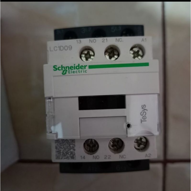 kontaktor schneider lC1D09M 220 vac 4 kw 3 phase 25 amper