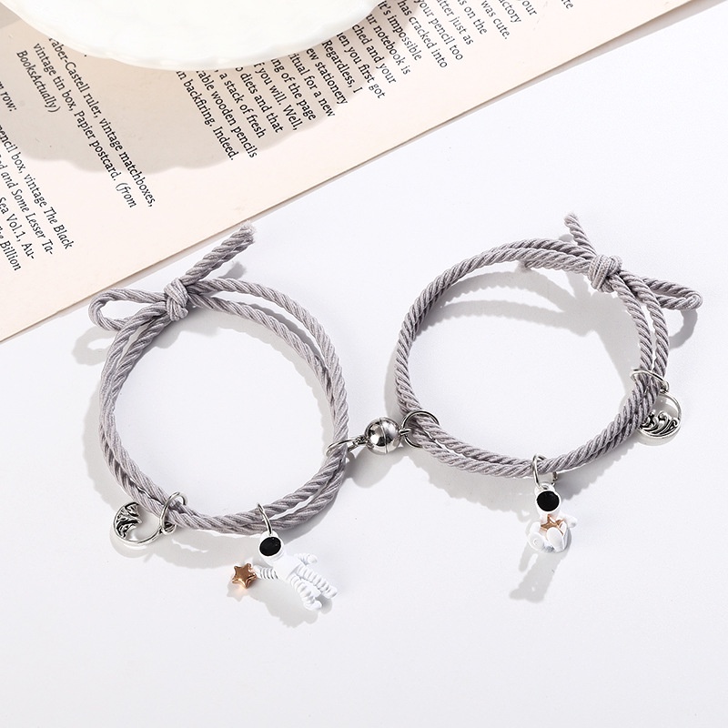 2 Pc Korea Ins Gelang Astronot Pasangan Rantai Magnet Gelang Dikepang Cinta Hadiah Lucu-Won
