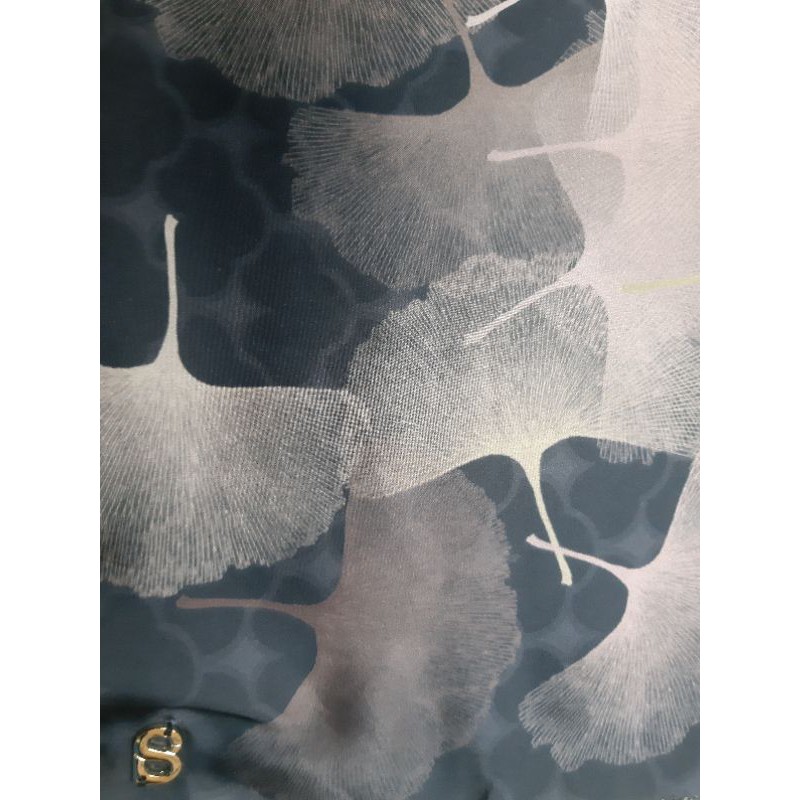 Buttonscarves preloved Ginkgo Series-Satin Square Black