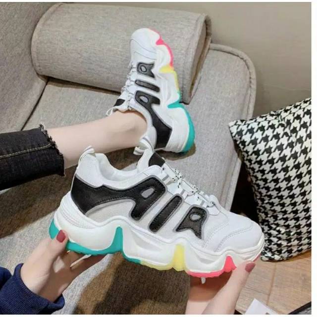 Sepatu sneaker wanita  korea