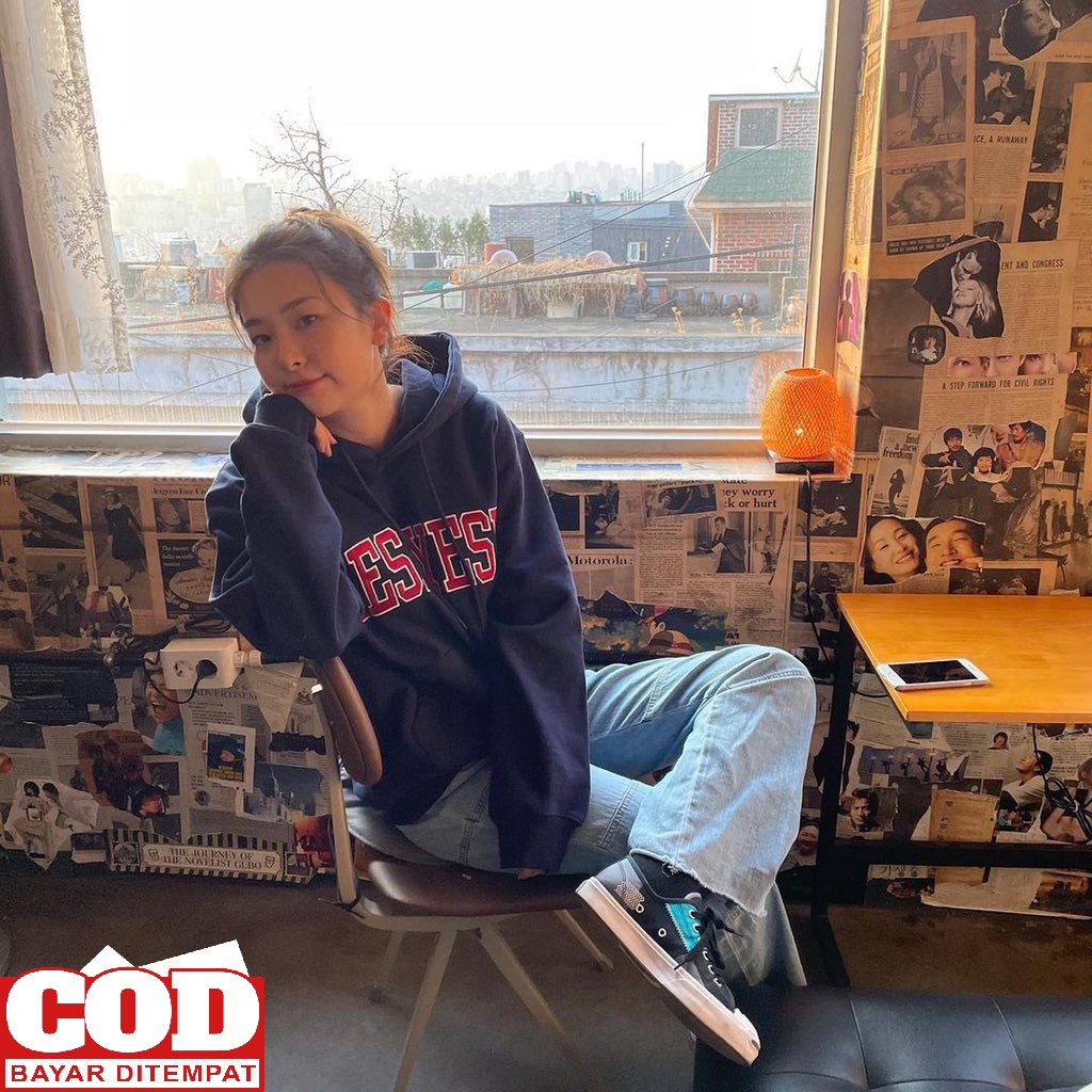 Hoodie Cewek Cowok Yeseyesee Outfit K-pop Idol Seulgi Doyoung