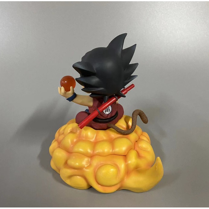 Figure Dragon Ball Z Son Goku dengan awan Kinton