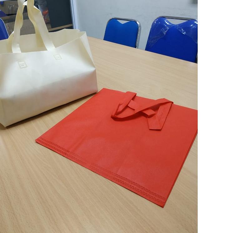 

Tas Spunbond Goodie Bag Box Uk 33,5x33x21 |Tas Kotak untuk Holland Bakery
