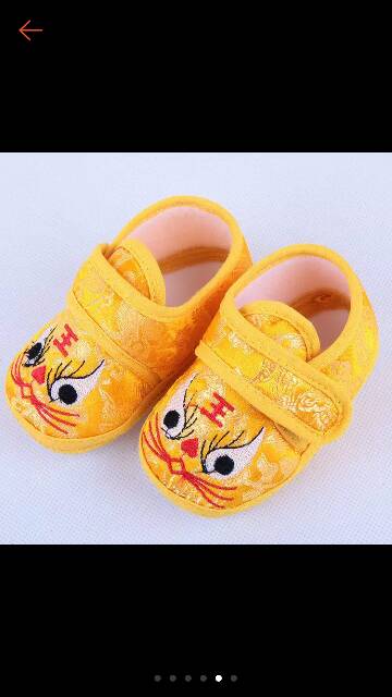 Sepatu baby imlek