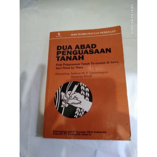 Buku Dua abad penguasaan tanah pola penguasaan tanah pertanian di Jawa dari masa ke masa