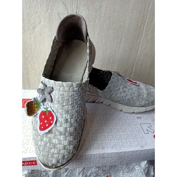PRELOVED SEPATU ANAK TRACCE