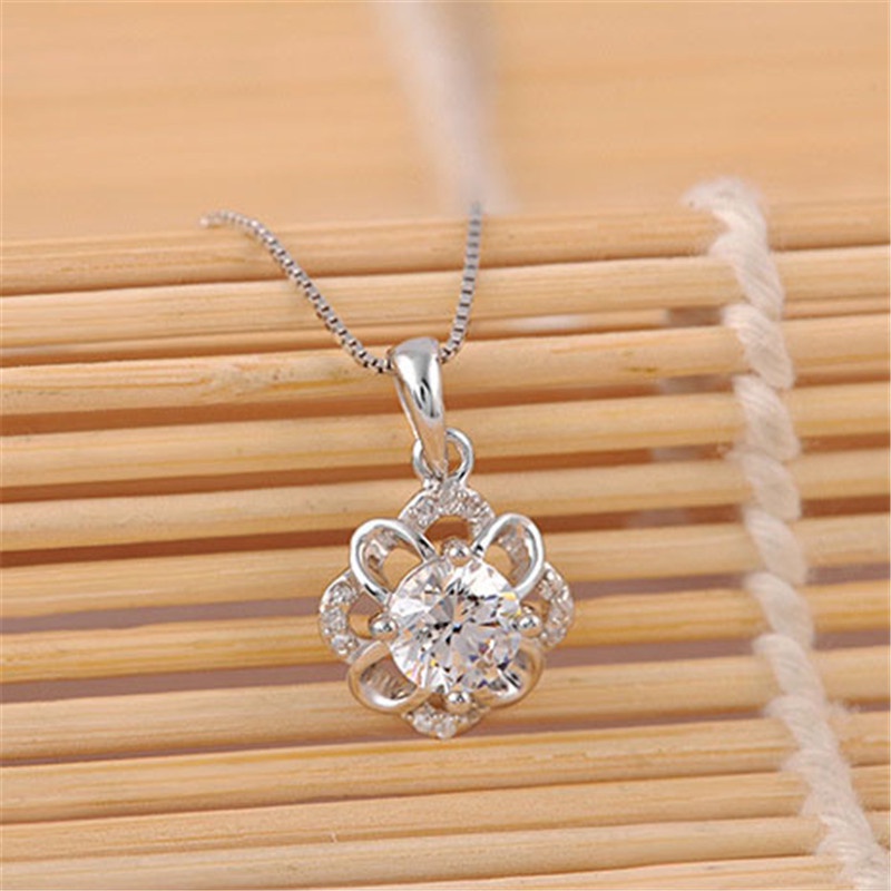 [Ready Stock]Fashion Simple Elegant Silver Plated Flower Diamond Pendant Necklace