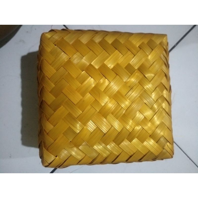 besek warna kuning 18x18