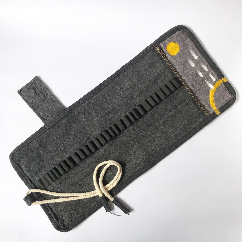 

SEMBURART - Tempat Pensil Gulung - Pencil Roll Long - Jet Black