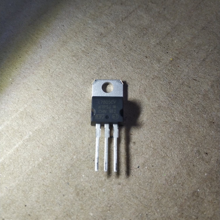 Transistor 7805 tegangan 5v import china / TR L 7805 cv import china