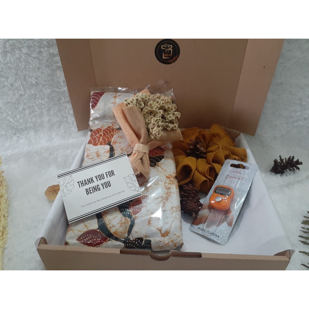 

PAKET HAMPERS KAIN BATIK/ SARUNG BATIK/ KADO ULTAH/ GIFT BOX/ D02