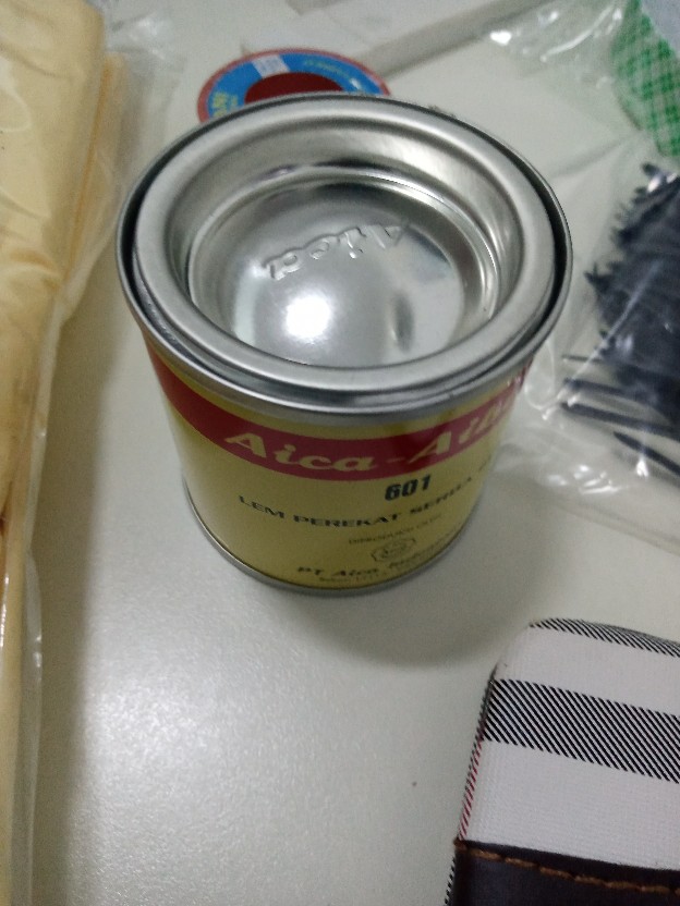 LEM AIBON LEM AICA AIBON 70 GRAM LEM KUNING SERBAGUNA LEM AIBON LEM AICA AIBON 70 GRAM LEM KUNING SERBAGUNA