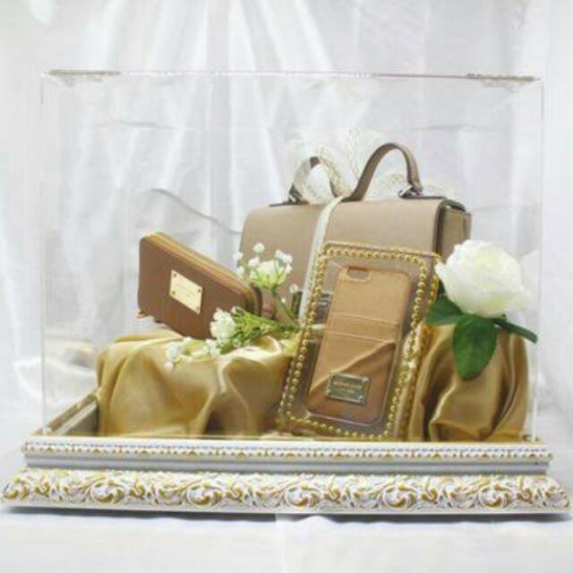 

Box Hantaran Kotak Seserahan Nikahan Bahan Akrilik Mewah Bisa Custom Kotak Hantaran Seserahan Custom