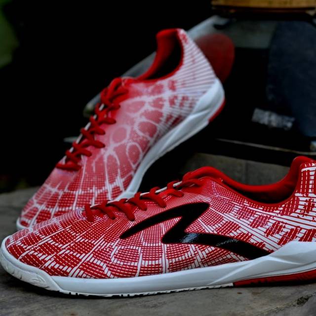 Accelerator fury in red/white