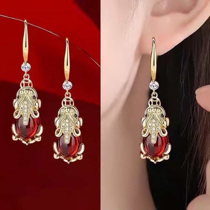 Anting Kait Gantung Desain Pixiu Hias Berlian ruby Untuk Wanita