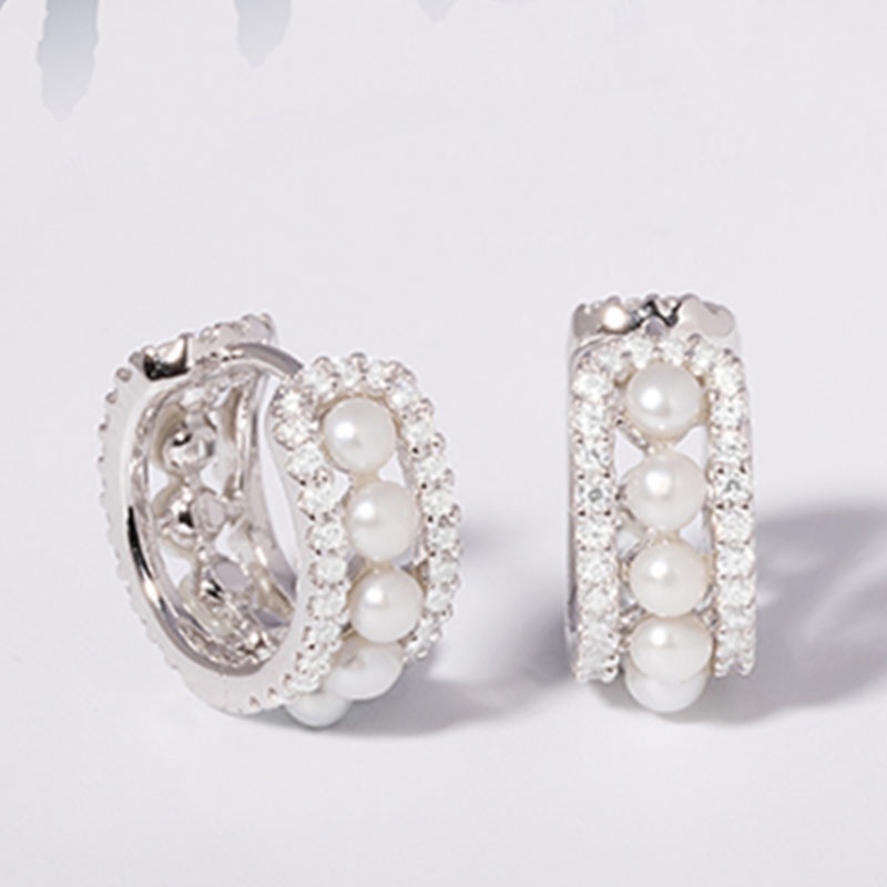 Anting Klip Bentuk Lingkaran Aksen Mutiara Bahan Stainless Steel Untuk Wanita