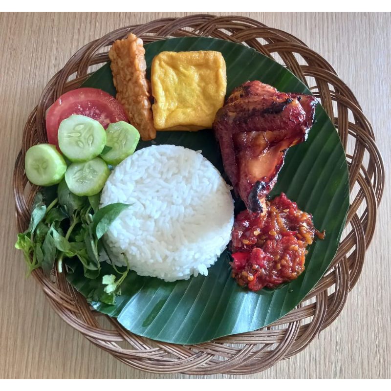 

Paket Nasi Ayam Bacem
