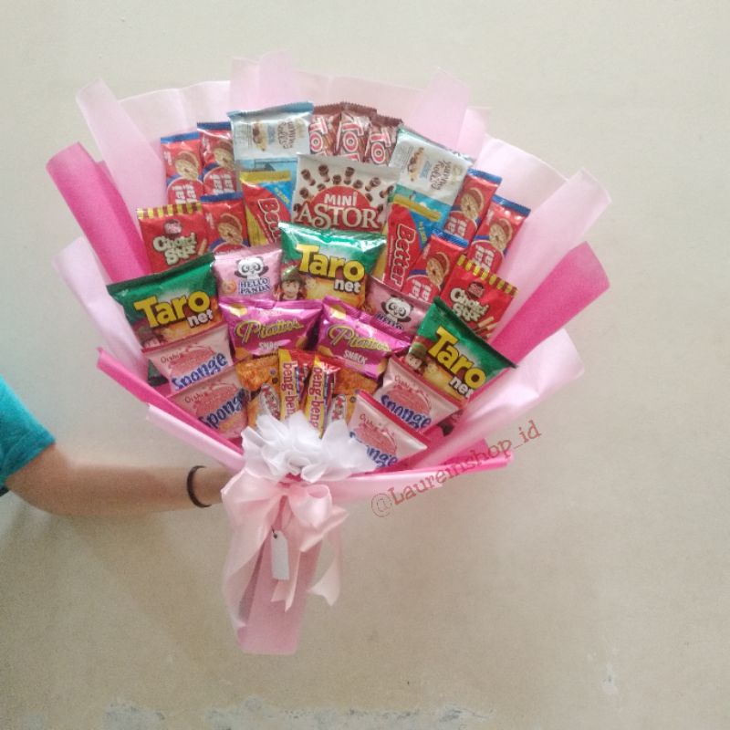 Buket snack jumbo besar hadiah wisuda bucket snack bouquet snack ulang tahun wisuda sempro
