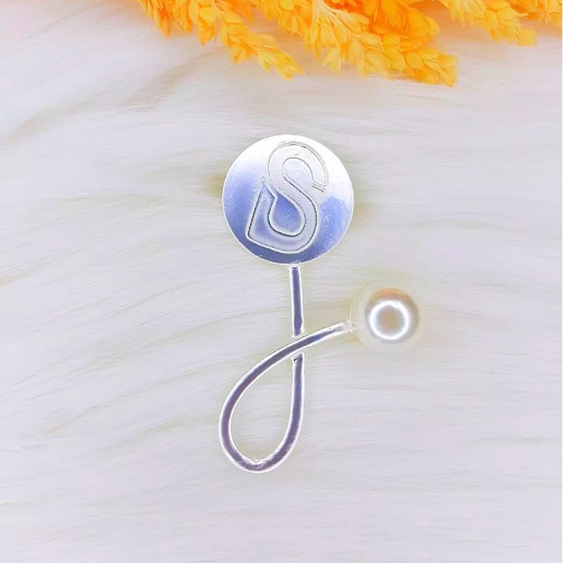 Bros B/bross signature branded /brooch button/Bros hijab buttonscarves Athar shop scarves murah-But.tulip silver