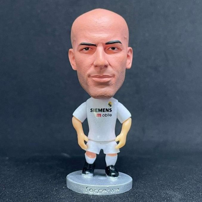 populer] Action figure Zinedine Zidane Real Madrid 2003 soccerwe