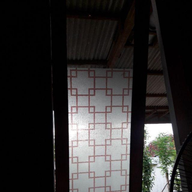 Stiker Kaca Kotak Coklat Oriental Lebar 45cm