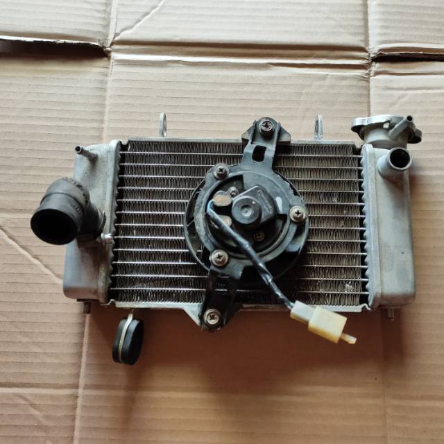 Radiator dan kipas Radiator yamaha Vixion old / vixion new asli Original.