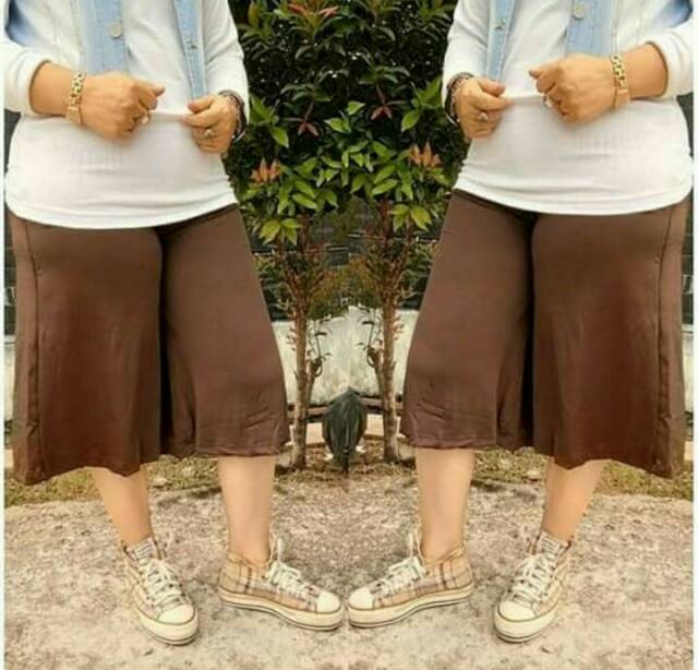 Celana Kulot Pendek Jumbo Bigsize Spandek Jersey Licin Melar