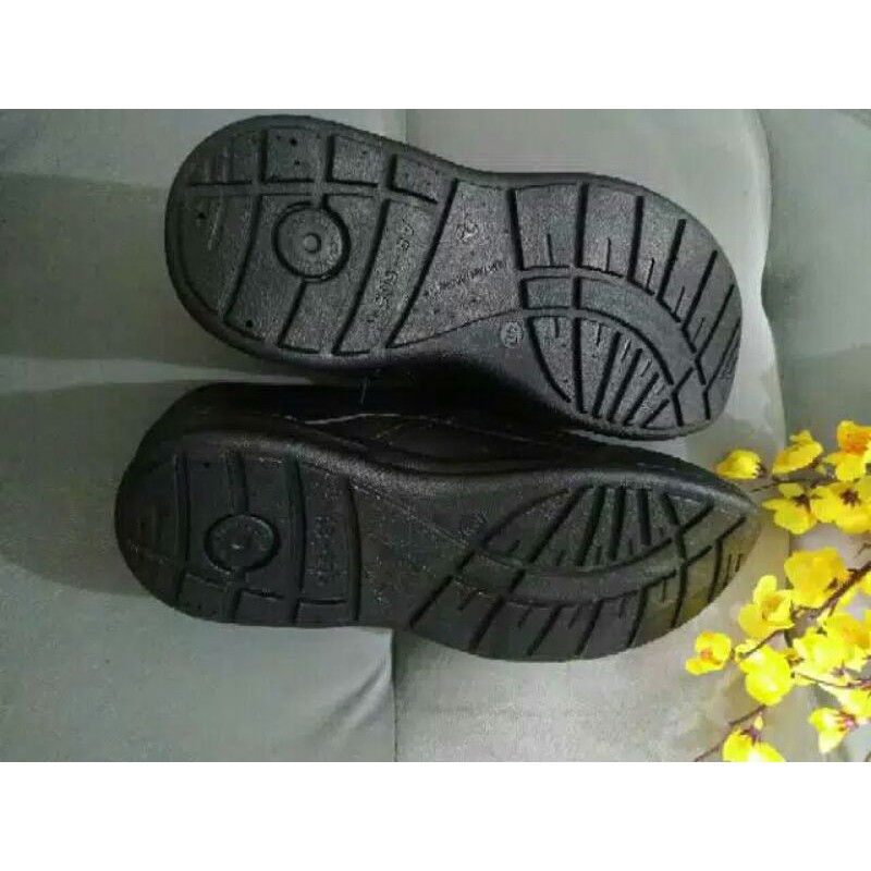 SEPATU KARET SLIP ON ATT AB 520-SEPATU PRIA ALL BLACK