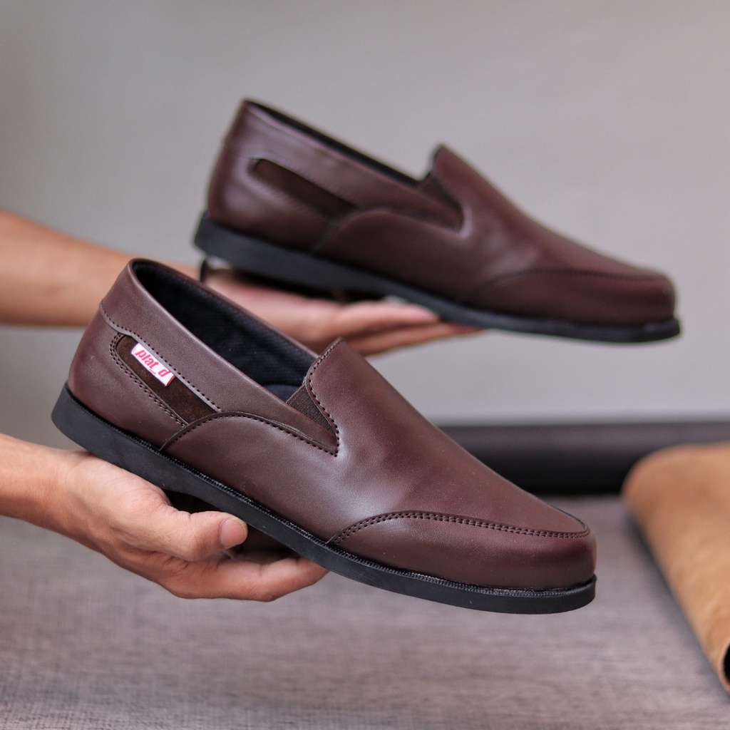 GIJON Sepatu Kasual Slip On Pria Hitam Semi Formal Kulit Pu Sepatu Kerja Kantor Kuliah Simple Murah