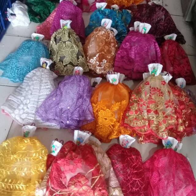 Koleksi busana pesta, z