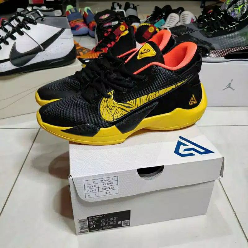 GREEK FREAK 2 LOW BRUCE LEE