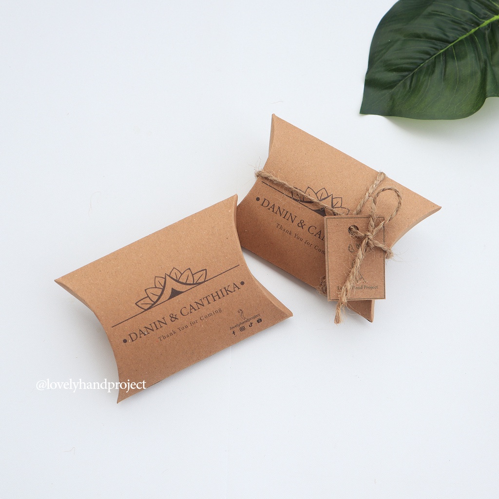 Pillow Box Souvenir Custom Packaging Tali Rami Paper Bag / Kemasan Souvenir / Kemasan Produk / Gift Box / Kotak Kado / Packing Souvenir / Souvenir pernikahan Bantal packaging