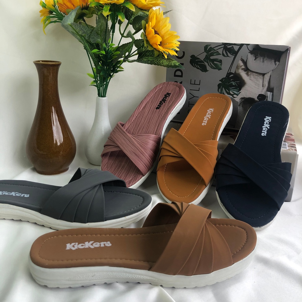 SANDAL SLOP KIPAS 6 SENDAL WANITA CEWEK TERLARIS KECE POPULER TERMURAH TRANDY SANDAL SLOP WANITA FLAT TEPLEK TERBARU KEKINIAN SENDAL SELOP PEREMPUAN SLIP CEWEK SLIDE IBU PESTA Puffy Slip Sandal