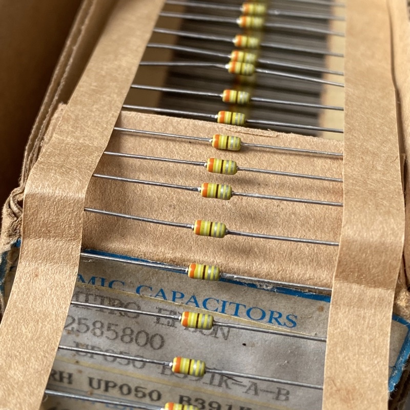 capasitor axial 391  390pf 50v original