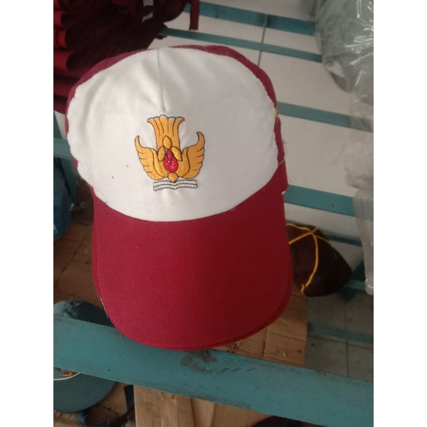 topi sekolah topi merah putih dan merah-merah